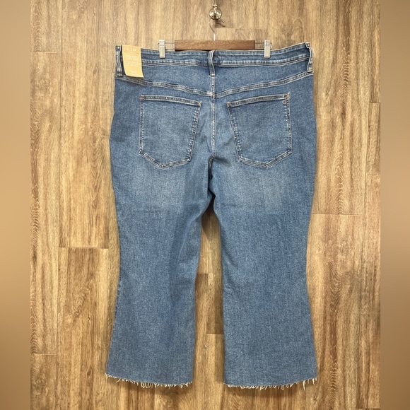 Madewell Mid-Rise Kick Out Jeans - Picture 2 of 10